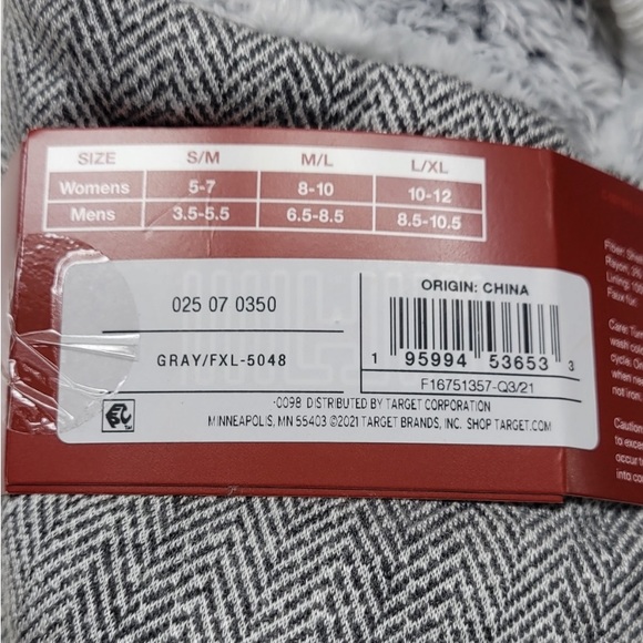 New! Wondershop Fleece Lined Pull-On Slippers with Huggable Heel & Grippers - Picture 7 of 10